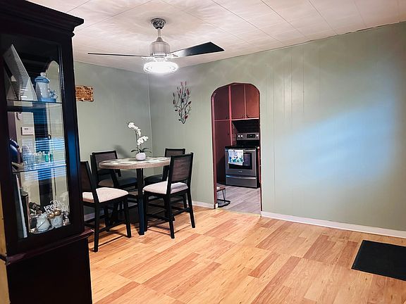 5th image of 106 NE Oak St
