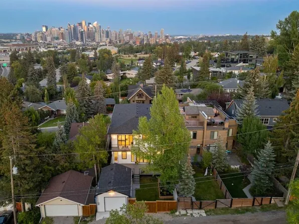 1415 E 24th St SW, Calgary, AB T3C 1H9