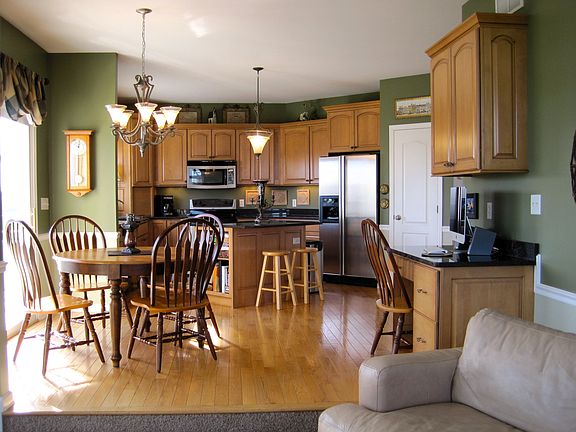 Kitchen / Breakfast Nook