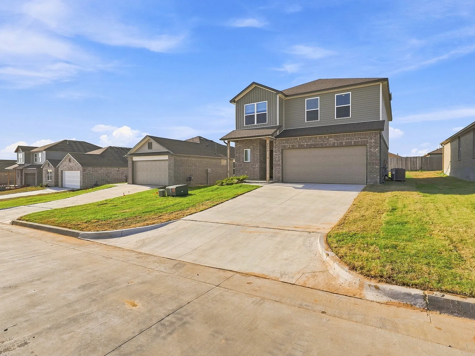 4 bed, 2.5 bath, 2065 sqft, $2,400 — Photo 2