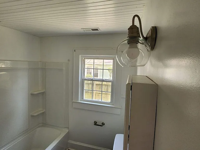 304 W 8th Ave — Photo 18