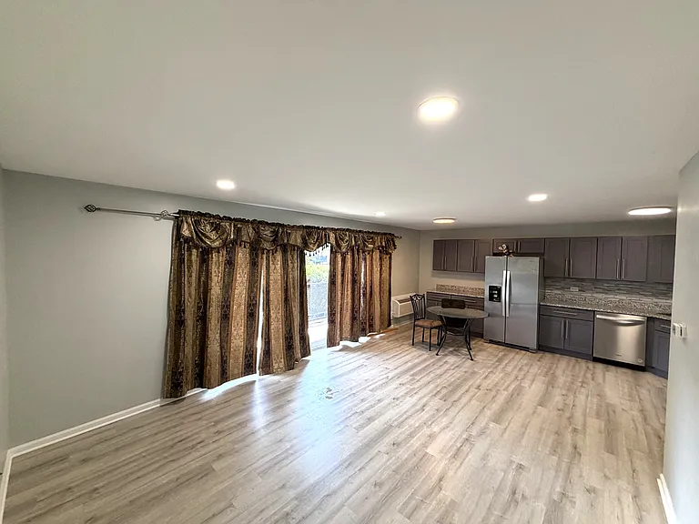 2208 W 111th St #1A — Photo 6