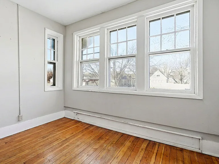 604 Holly — Photo 21