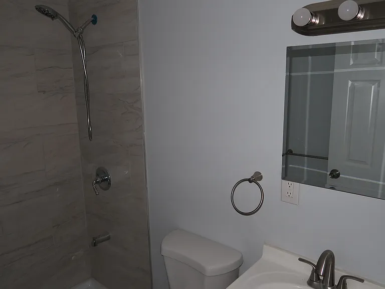 61 E Phillips St #B — Photo 8