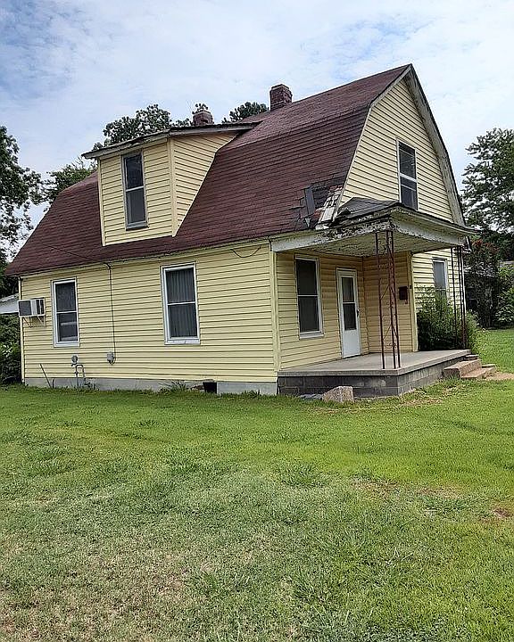 2nd image of 512 E Chief St
