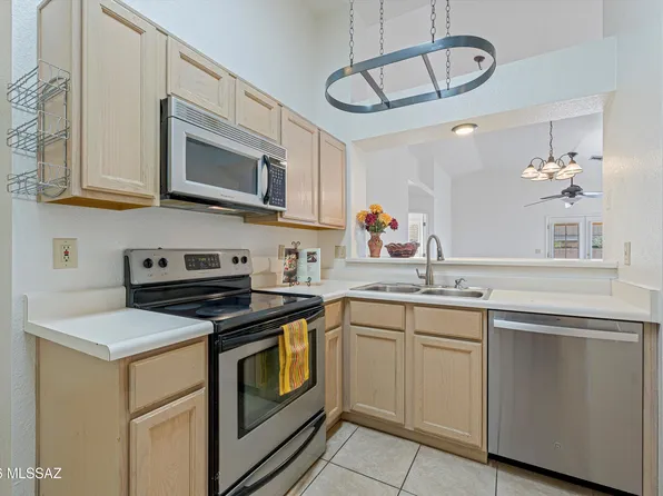 2610 W Chamberlain St, Tucson, AZ 85745