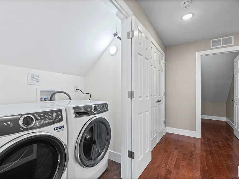 521 Warren St #4 — Photo 14