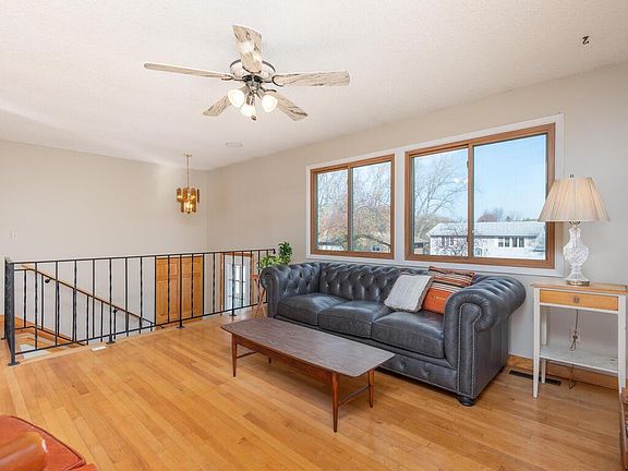 4th image of 261 Highwood Dr