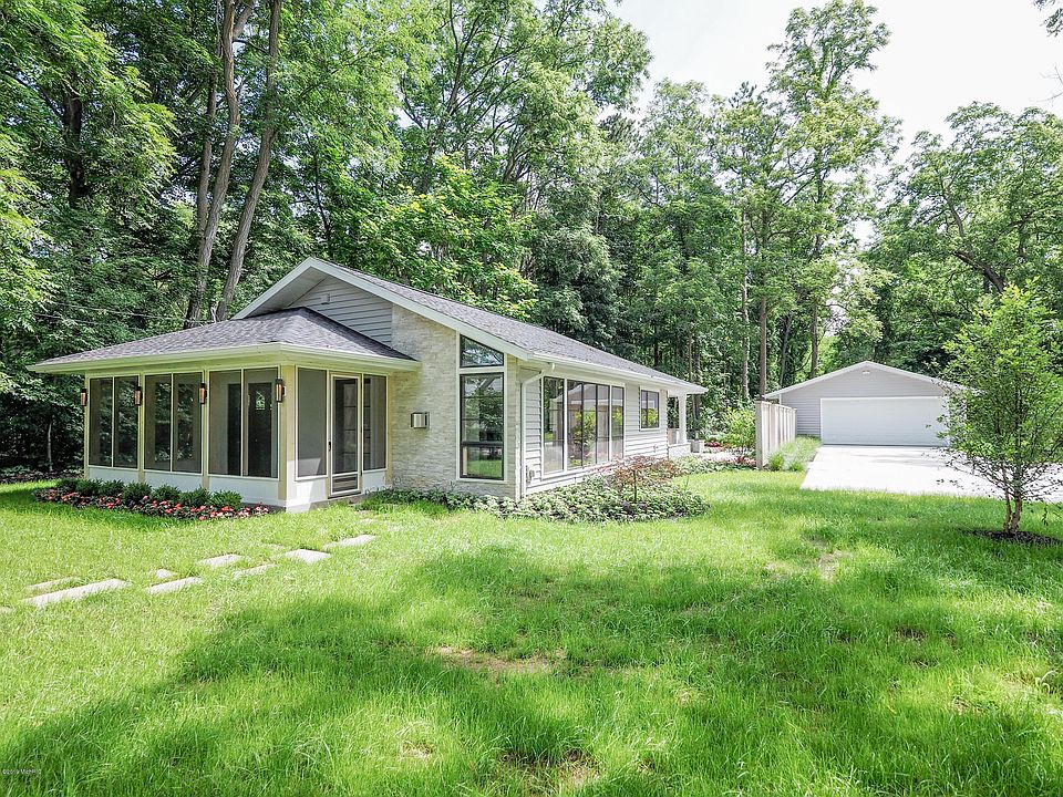 15983 Woodlawn Beach Dr-100