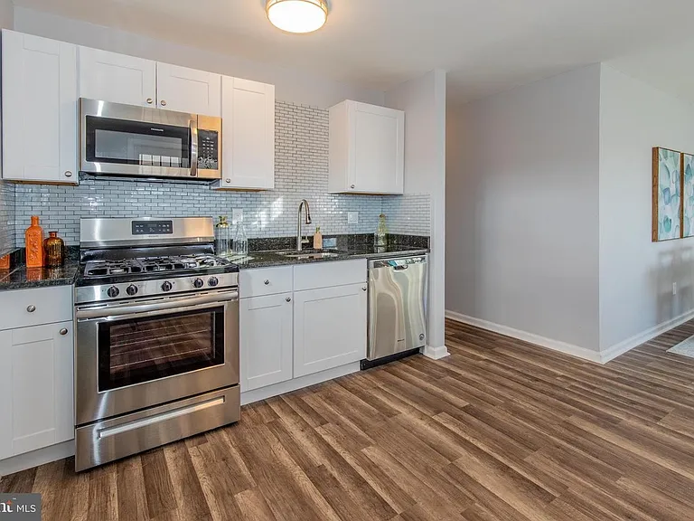 22 Chamber Ave — Photo 16