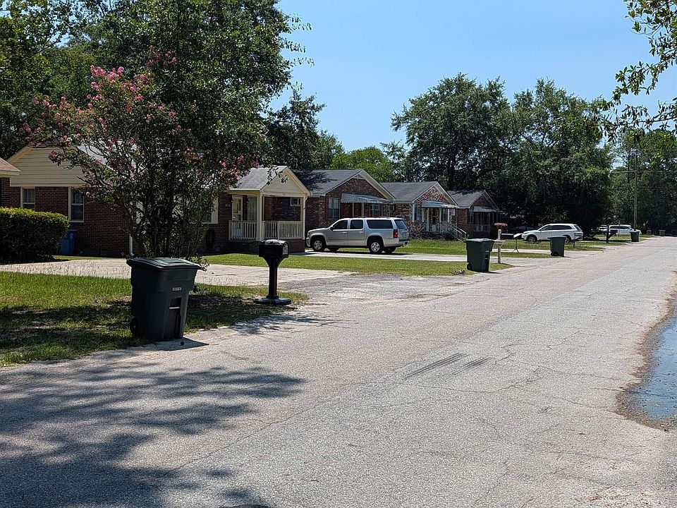 2nd image of 1203 Chevis St