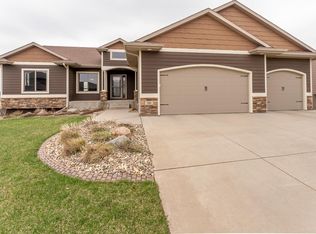 705 N Garnet Cir, Brandon, SD 57005