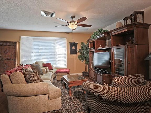4th image of 2929 Mayflower St