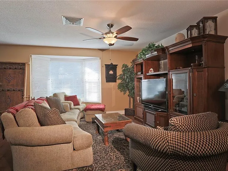 2929 Mayflower St — Photo 4