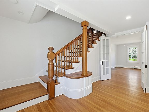 5th image of 136 Lincoln St