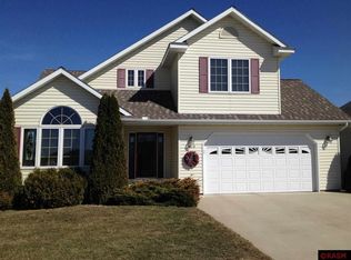 909 Daniels St, Saint Peter, MN 56082
