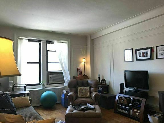 4th image of 225 W 71st St APT 93