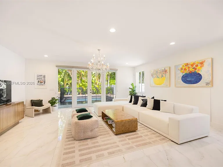 2938 Catalina St — Photo 4