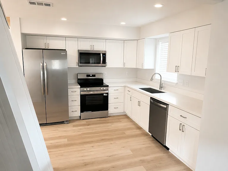 1613 Demosthenes St #B — Photo 3