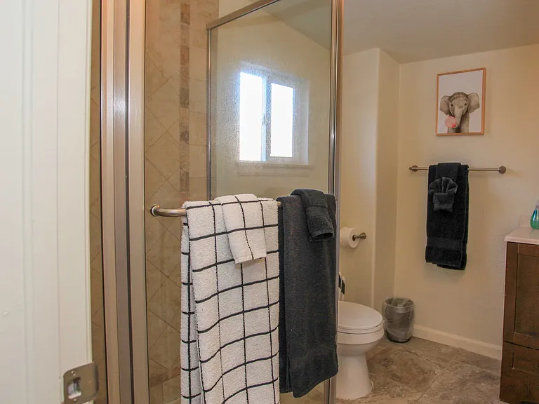 642 Maple St — Photo 16