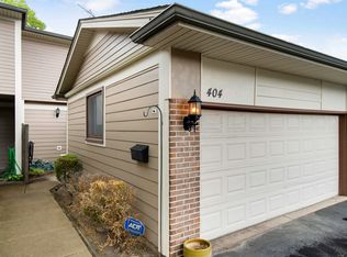 404 Bluebird Ln, Deerfield, IL 60015