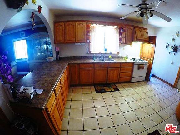 5th image of 252 E 49th St