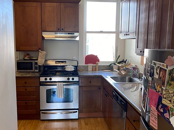 3rd image of 876 Treat Ave