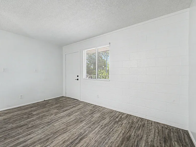 9514 N. 8th St — Photo 21