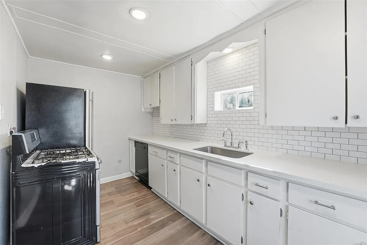 Building Photo - 6526 Linden St