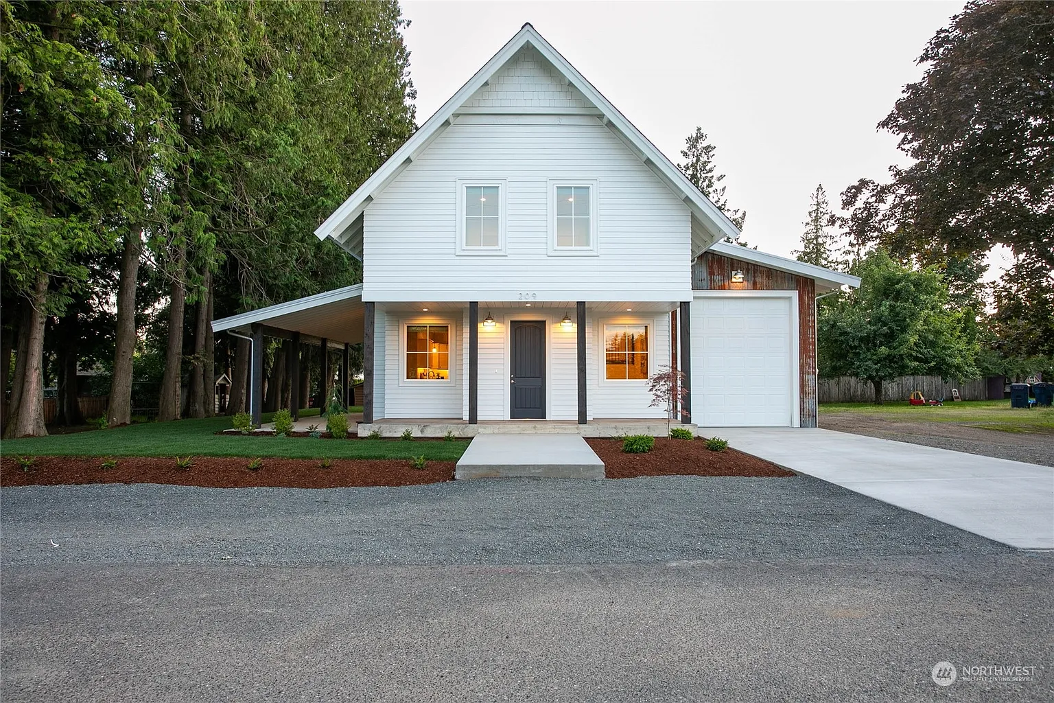 209 Lynn Street photo 1