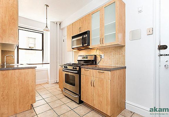 5th image of 685 W End Ave #3D
