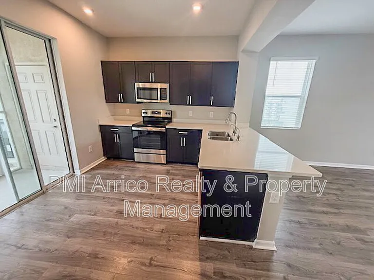 6334 Fairmont Ln — Photo 5