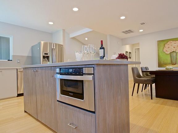 3rd image of 610 Palmera Dr E
