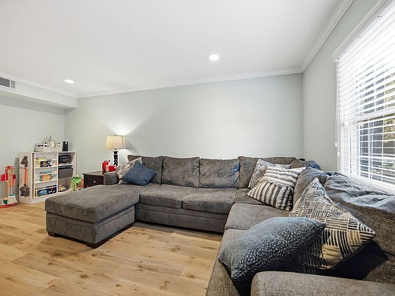 4th image of 1250 Jamestown Ct