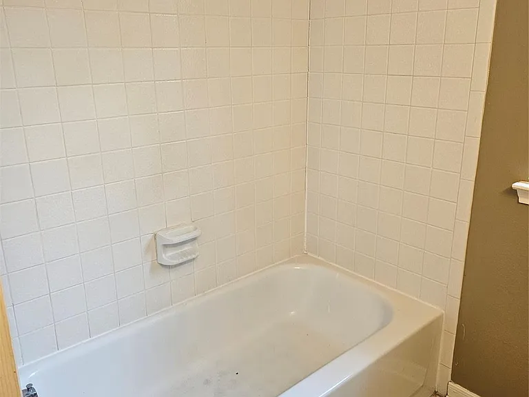 27182 Kings Manor Dr S — Photo 31