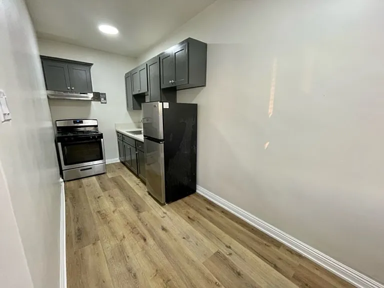 Beautiful Newly Renovated Apartment in Koreatown — Photo 7