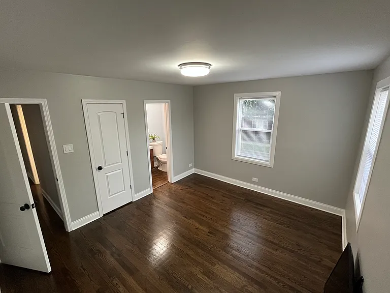10558 S Calumet Ave #11 — Photo 3
