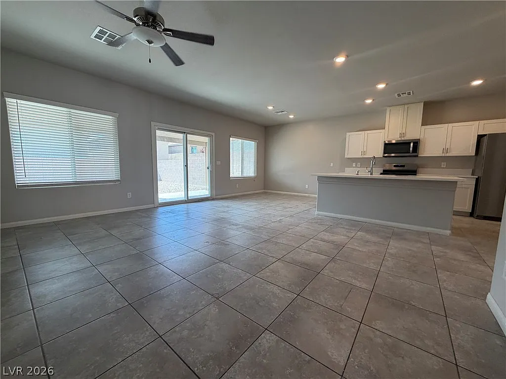 4 bed, 2.5 bath, 1797 sqft, $2,400 — Photo 3