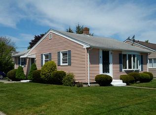 2 Bellmore Dr, Pawtucket, RI 02861