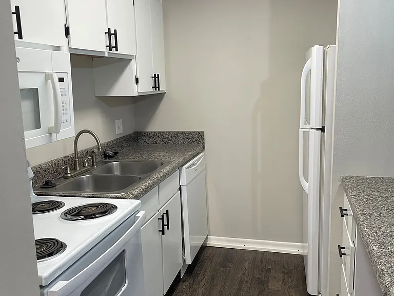 Oak Terrace Apartments — Photo 17