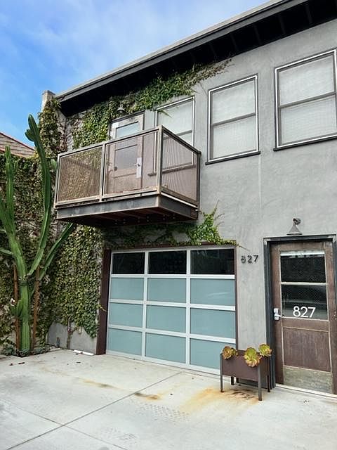 1st image of 827 Poinsettia Pl