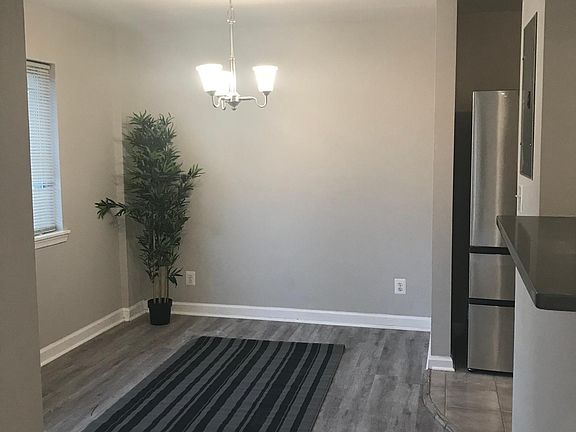 4th image of 2504 Markham Ln APT 1