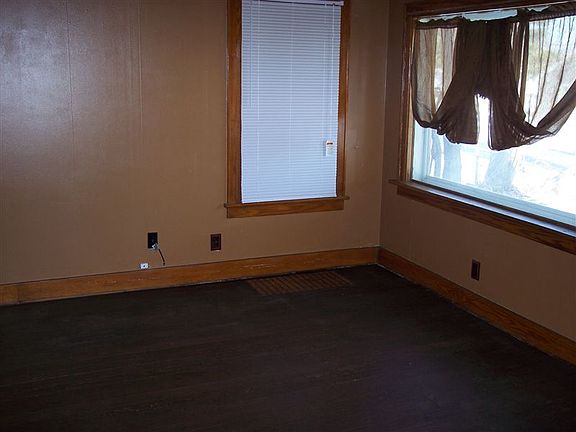 704 WAYNE Living Room