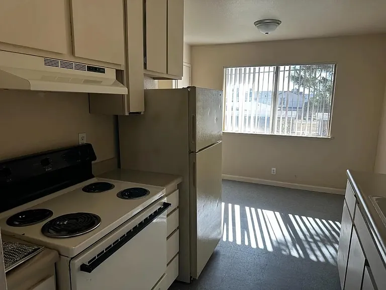 Bluehaven Apartments — Photo 10