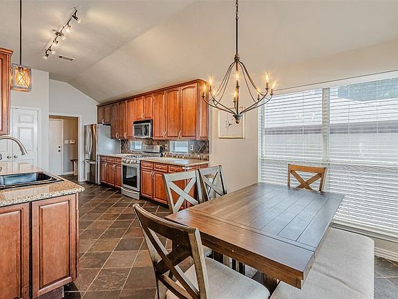 2nd image of 724 Saddleback Ln