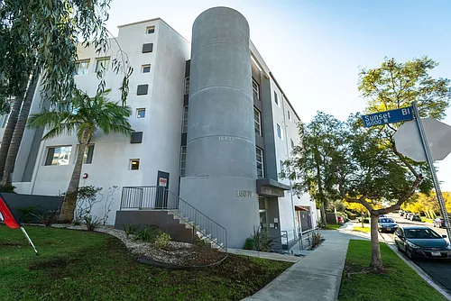 16070 Sunset Blvd Photo 1