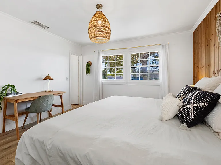 16002 Warren Ln — Photo 18