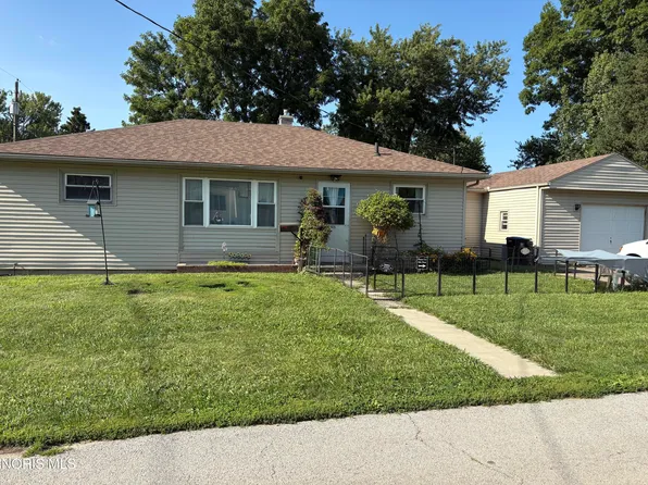1035 Mambrino Rd, Oregon, OH 43616