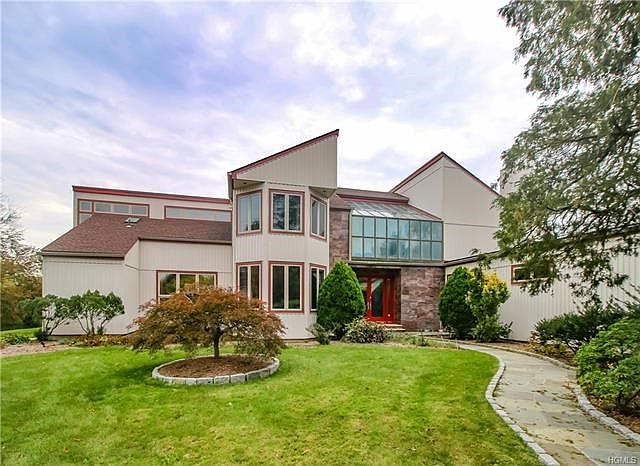 Contemporary home in West Harrison