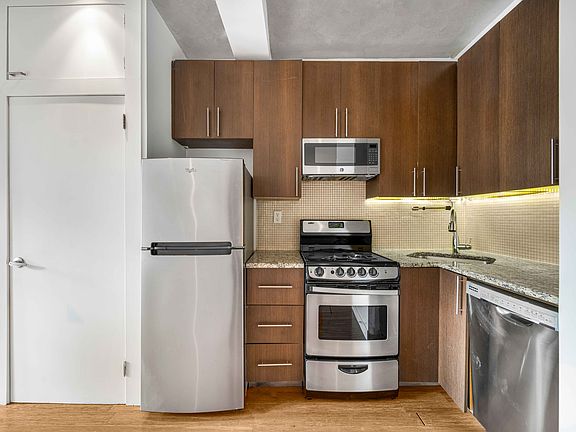 2nd image of 135 Christopher St APT 2C